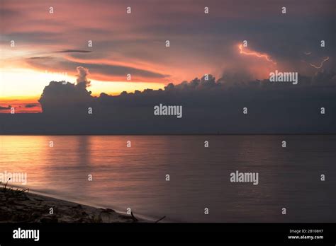 Maracaibo lightning hi-res stock photography and images - Alamy