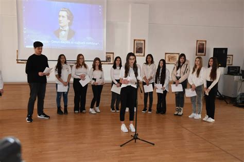 Omagiu Cultural Adus Lui Mihai Eminescu La Liceul Teoretic Ion Ghica