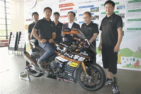 鈴鹿8耐で優勝フラッグをオートレース宇部racing Team 山口新聞 電子版