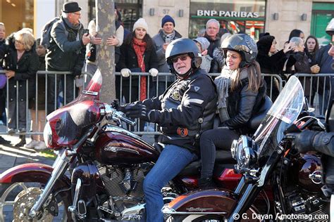 De très nombreux motards rendent hommage à Johnny Hallyday Moto