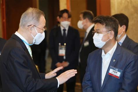 이철희 靑정무수석 野보좌진협의회에 “니들은 시험으로 뽑았냐” 아주경제