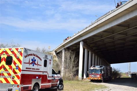 Truck Careens Off Us 281 Overpass In San Antonio