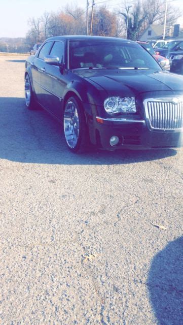 Car 2005 Chrysler 300c black 22in rims