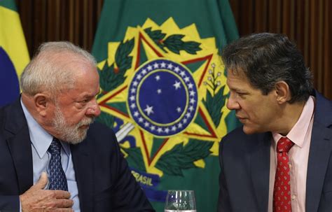 Governo Lula prevê salário mínimo de R 1 389 em 2024 sem aumento real