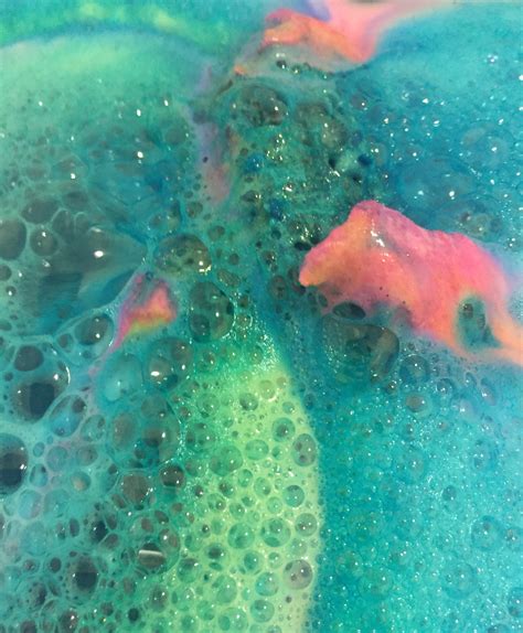 Integgalactic Bath Bomb Lush Review