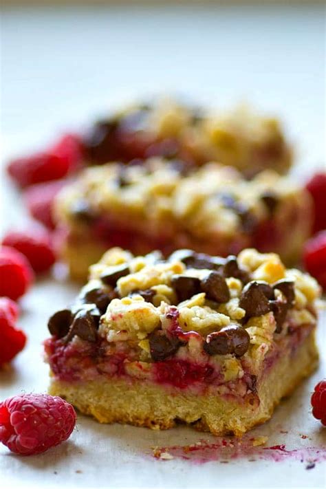 Dark Chocolate Raspberry Oatmeal Crumb Bars