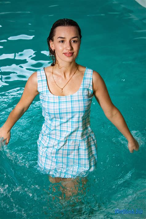 Wetlook Girl Swimming In The Pool In Her Dress R Wetgirlswetlook