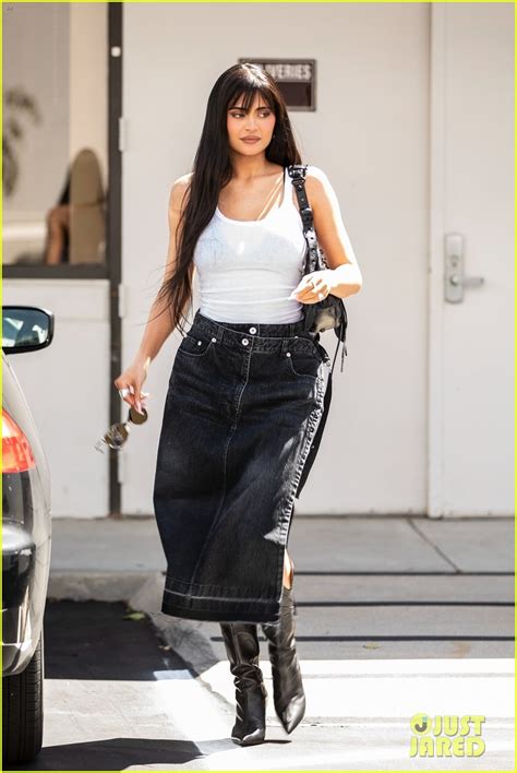 Kylie Jenner Looks Chic Stepping Out In Calabasas Photo 4820744