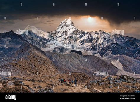 Everest Base Camp Trek Route Stunning And Awe Inspiring Peak Of Ama