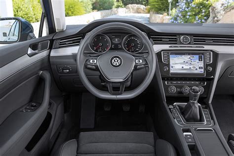 Volkswagen Passat B8 Technika Zawieszenie diesle i światła LED