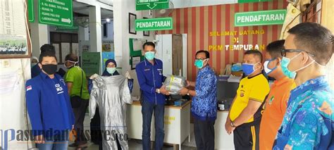 Demokrat Bagikan Ratusan APD Untuk Tenaga Medis Pasundan Ekspres