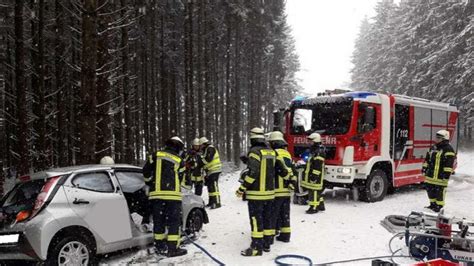 37 jährige Frau aus Odelzhausen kommt am Samstagmittag bei einem Unfall