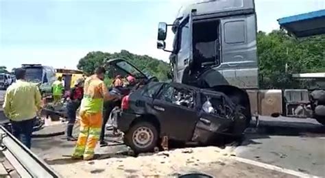 Pai M E E Filhos Morrem Em Colis O Entre Carro E Caminh O Dourados