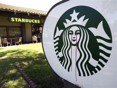 Trabajadores De Starbucks Batallan Por Crear El Primer Sindicato De La Cadena