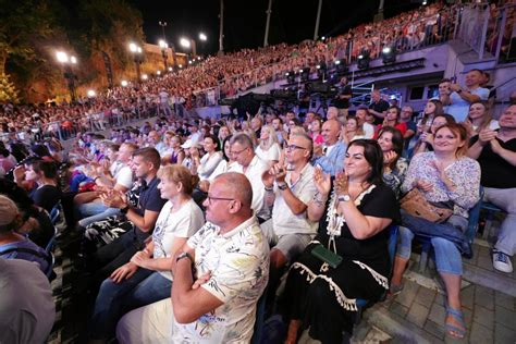 Festiwal Magiczne Zakończenie Wakacji 2023 Mnóstwo widzów i gwiazdy na