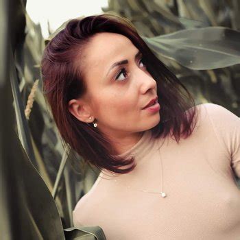 Lee Tizia Babe Page Watch This Adult Model On FreeOnes