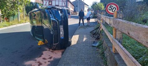 Ehepaar verletzt 68 Jähriger prallt mit Auto gegen Mauer Suhl Zella