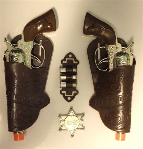 WILD WEST DOUBLE WESTERN HERO PLAY GUN SET Toy Guns Hoister Mask Cowboy