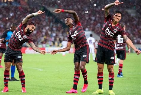 trio de peso Flamengo está escalado para encarar o São Paulo no