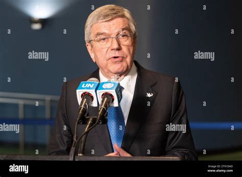 Thomas Bach Spricht Als Er Und Tony Estanguet Am November Ein