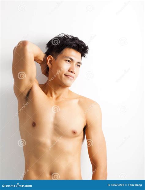 Giovane Uomo Asiatico Muscolare Senza Camicia Fotografia Stock