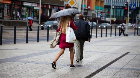 Prognoza pogody na dziś pochmurno z przelotnymi opadami do 23 stopni