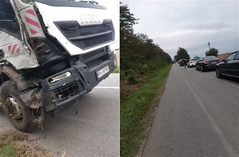 Containerul unui camion s a desprins de capul tractor si blochează