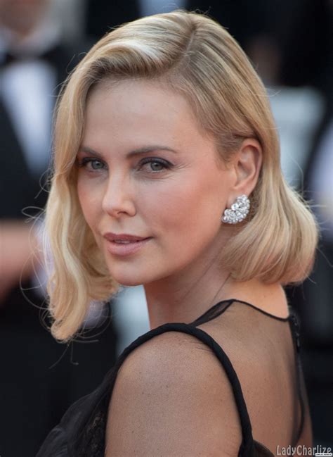 Charlize Theron Oval Face Hairstyles Oval Face Haircuts Shoulder