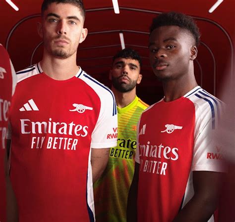 Nouveaux Maillots Arsenal Avec Adidas