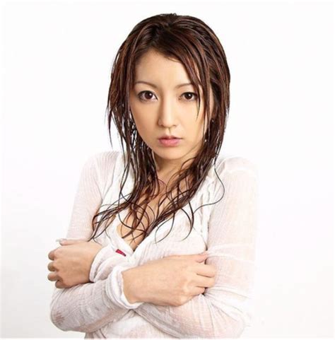 Được coi là từ điển gợi cảm của làng phim 18 Nhật Bản nàng hot girl bất ngờ lộ ảnh mẹ đơn