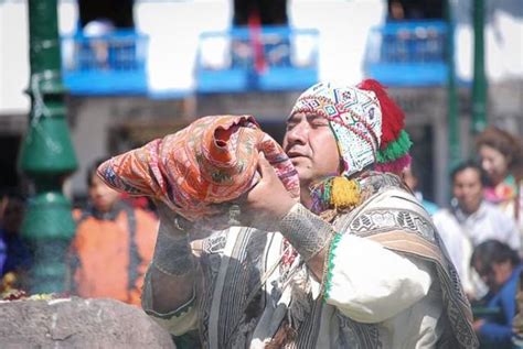 Cusco Pobladores Y Turistas Participan De Tradicional Pago A La Tierra