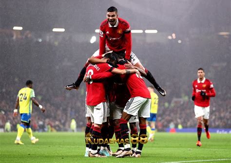 Hasil Pertandingan Manchester United Setan Merah Dekati Trofi