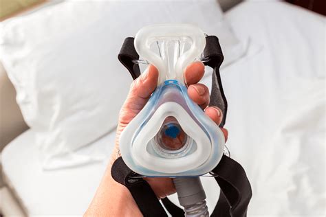 The Difference Between a Full-Face CPAP Mask & Nasal Pillow | MONTHLY ...