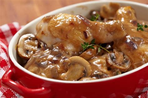 Mushroom Wine Sauce Slow Cooker Chicken - SecondBottle Presents