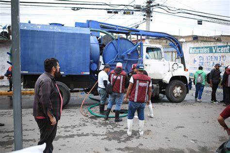 Brigadas De Limpieza Apoyan A Vecinos Afectados Por Inundaciones