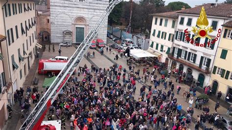 In piazza San Francesco è tornata la Befana Volante Luccaindiretta