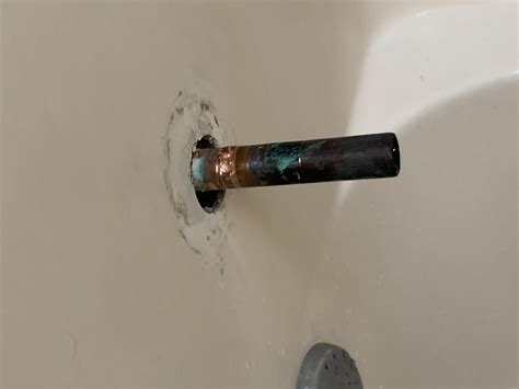 Small Hole in copper pipe, How to fix? : r/Plumbing
