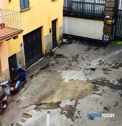 Degrado Urbano A Parma In Piazzale Sant Apollonia Dopo La Rottura