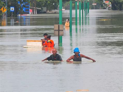 Tanggul Sungai Wulan Jebol Jalan Pantura Terendam Banjir