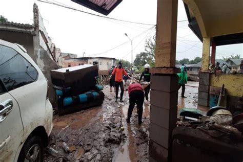 BMH Kirim Relawan Dan Bantuan Untuk Korban Banjir Cicurug Republika