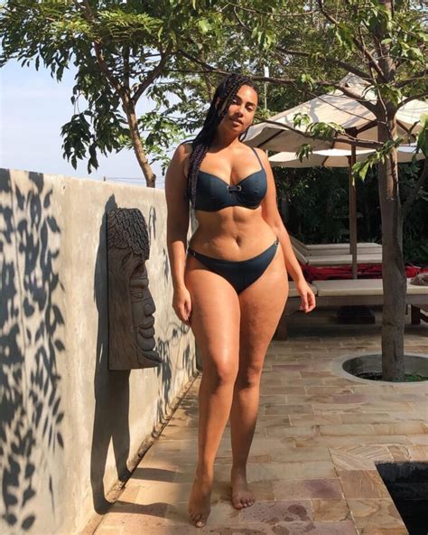 8 Hot Sexy Shadia Bikini Pics