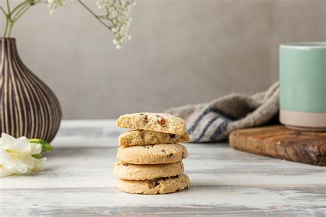 Furniss Clotted Cream Shortbread With Strawberry Pieces Cornish Scenic