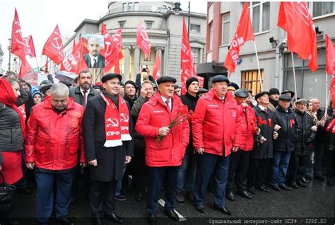 In Defense Of Communism Russia Communists Paid Tribute To The 102nd