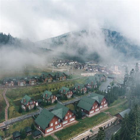 Vista A Rea Del Bukovel Resort En Las Monta As De Los C Rpatos En