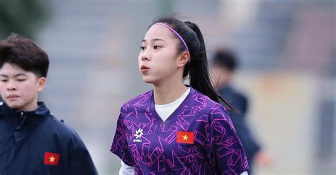Hot girl U20 nữ Việt Nam tập tới 29 Tết chờ đấu Trung Quốc Nhật Bản