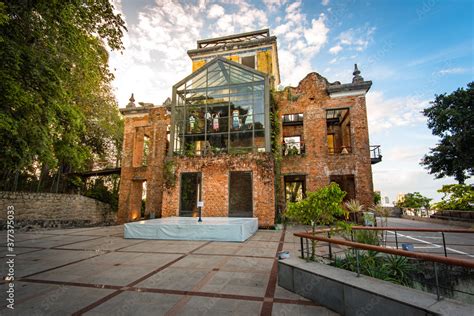 Foto De Parque Das Ruinas Is A Public Park With Ruins Of A Mansion That