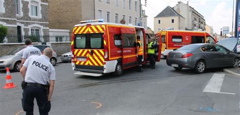 Laval Laval Un Pi Ton Renvers Par Une Voiture