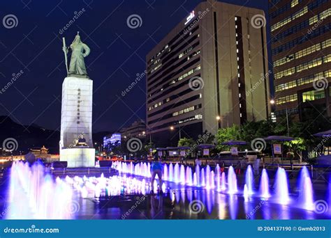 Statue of Admiral Yi Sun Shin in Seoul. Editorial Image - Image of ...