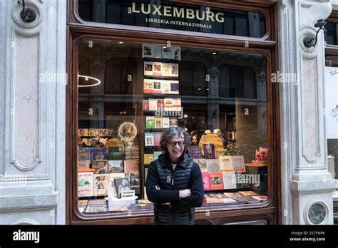 Gigi R Iola All Naugurazione Della Nuova Sede Della Libreria Luxemburg