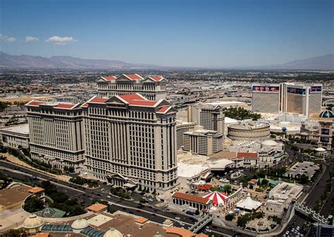 Best Rooms at Caesars Palace Las Vegas – Caesars Palace Rooms Explained!